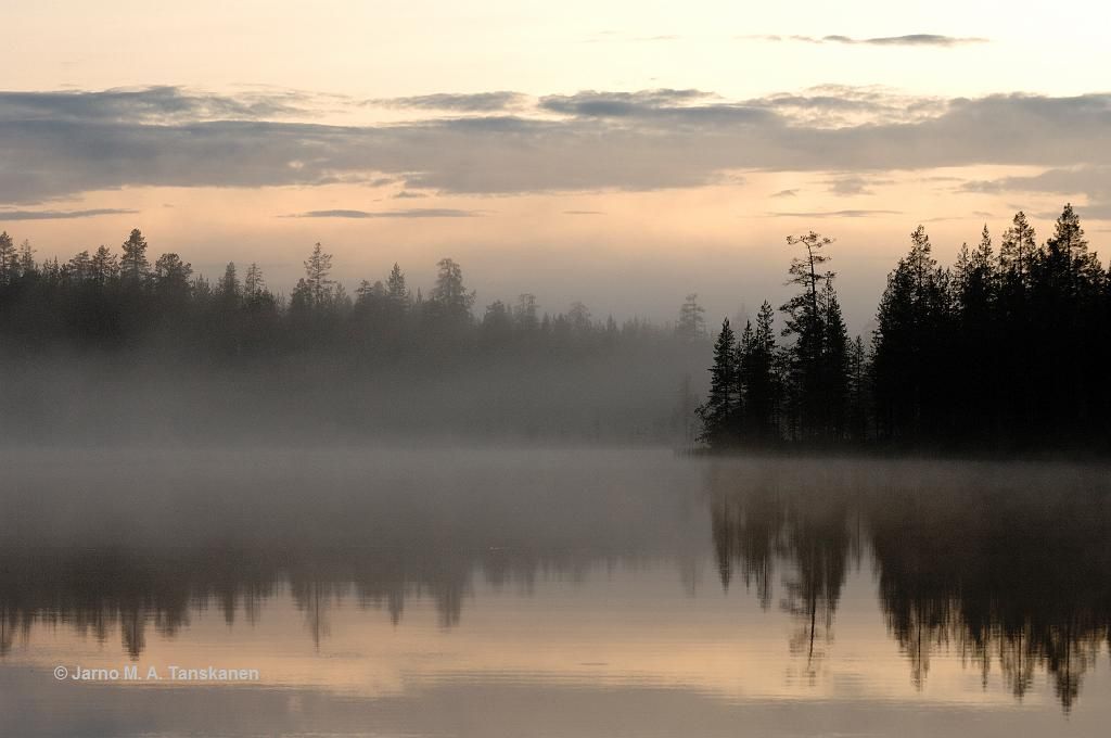 jokijarvo_usvassa_lappi_20090715_010117.jpg